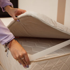 Pillow top protector de 4 cm que protege el colchón y mejora la superficie de descanso